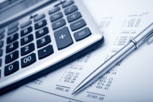 calculator pen iStock 000005303068XSmall 300x199 How Do You Make Business Decisions?
