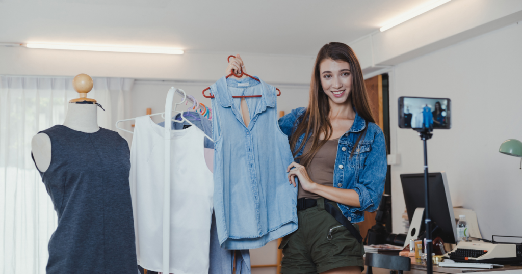 How to Win Big and Boost Sales in 2022 social selling image